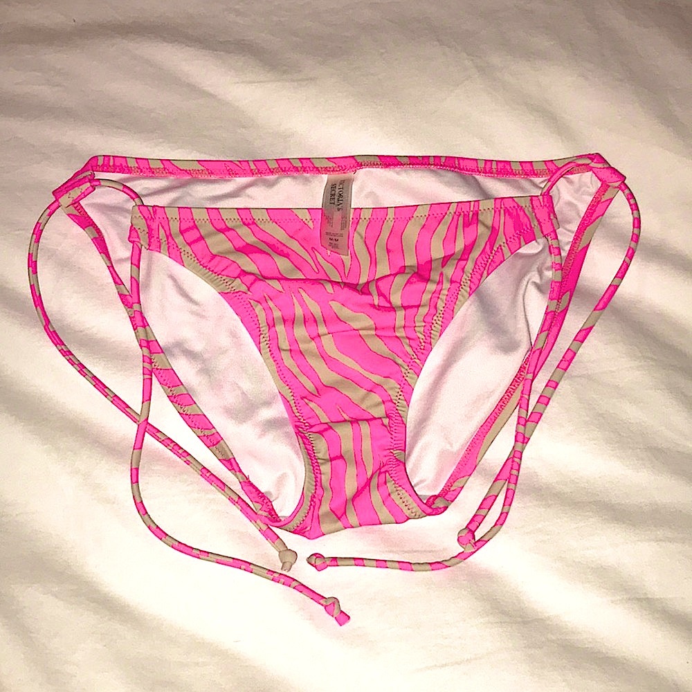 $6/3 items Victoria’s Secret bikini bottom***